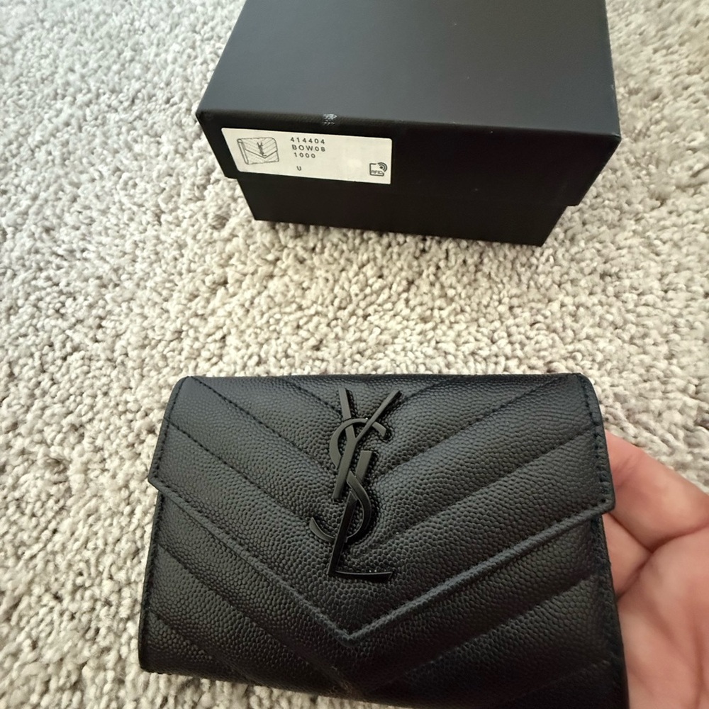 Yves Saint Laurent Black Quilted Wallet - Picture 2 of 9